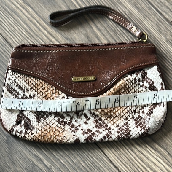 Minicci Brown and Cream Clutch with Snakeskin Pattern and Zipper Closure - Picture 5 of 6